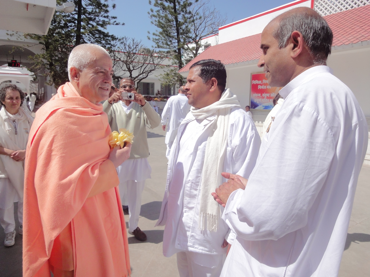 Meeting of H.H. Jagat Guru Amrta Sūryānanda Mahā Rāja with B.K. Dadi Janki - Brahma Kumaris, Mount Abu, India – 2011