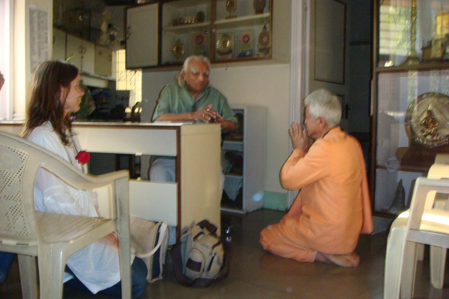 Meeting of H.H. Jagat Guru Amrta Súryánanda Mahá Rája with H.H. B.K.S. Iyengar Jí Mahá Rája  - Pune, Índia - 2009, December