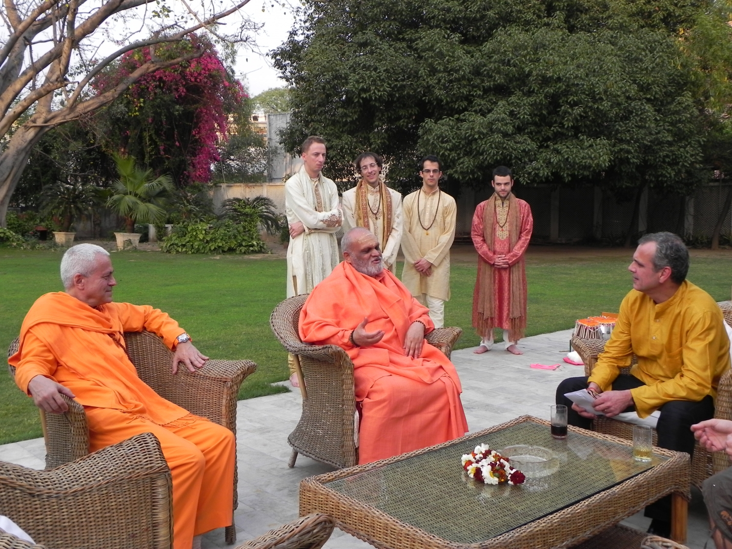 Recepción de los Grandes Maestros del Yoga de India en la Embajada de Portugal - Dillí, India - 2011, marzo