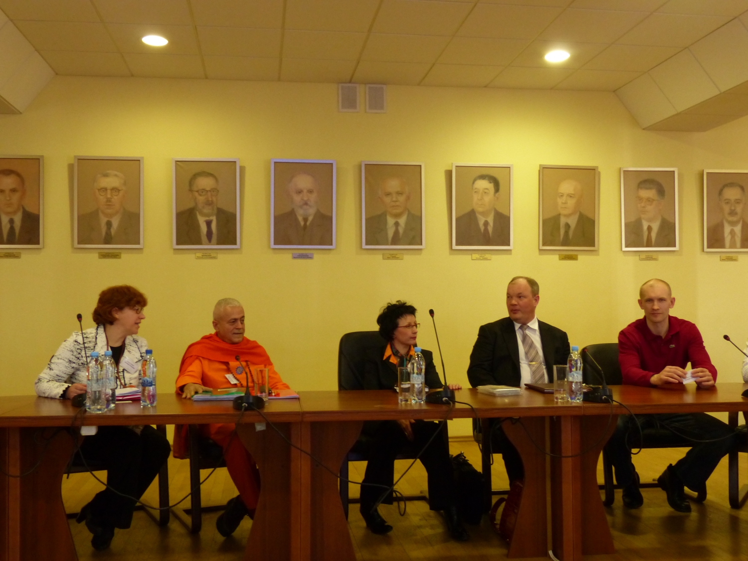 Meeting of H.H. Jagat Guru Amrta Sūryānanda Mahā Rāja with the Board of Direction of the Classical Yoga Federation of Russia - Moscow, Russia - 2013, April