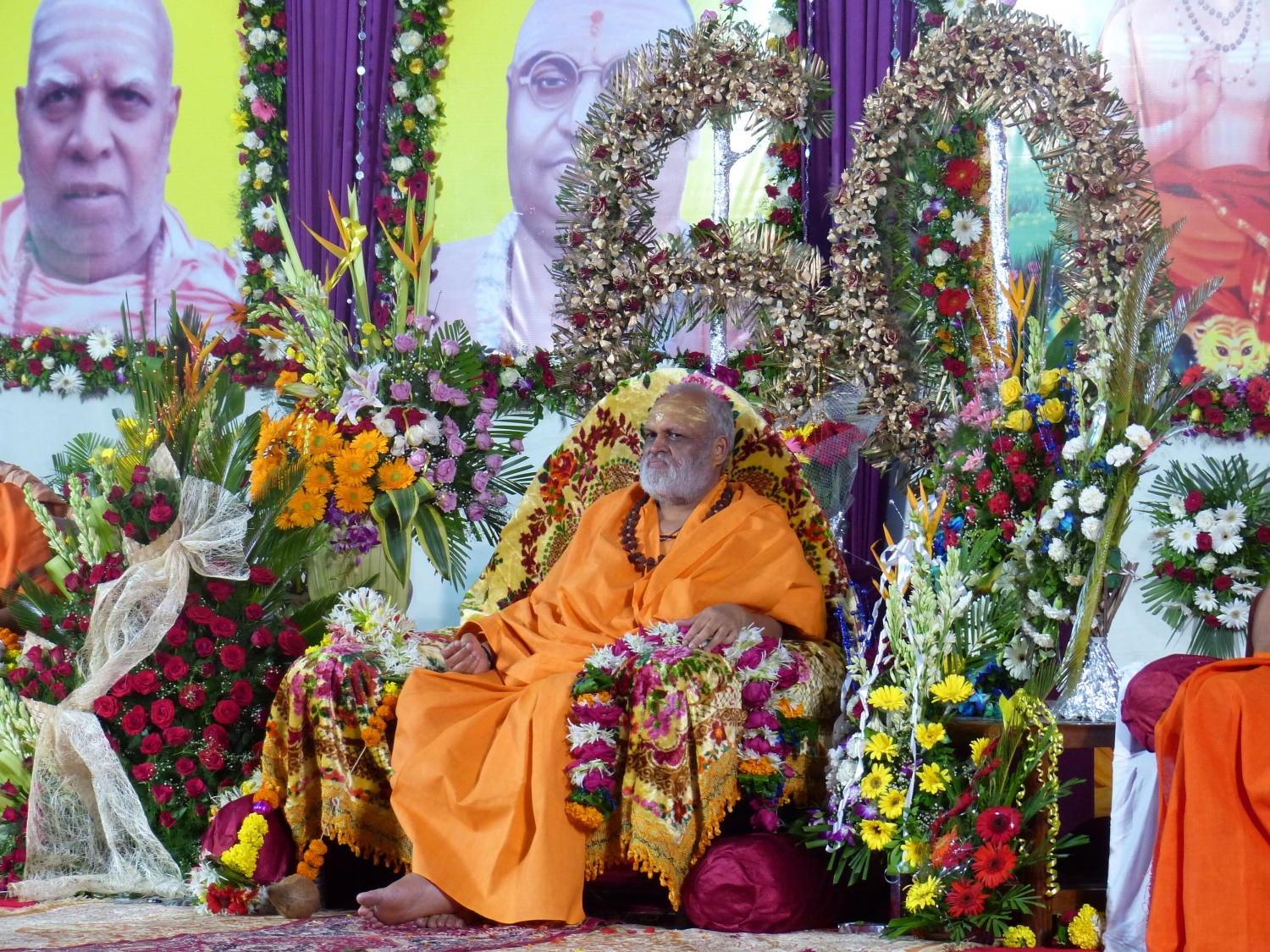 60th Anniversary of Mahá Mandaleshvara H.H. Vishveshvaránanda Giri Jí Mahá Rája - Sanyasa Áshrama, Mumbai, India - 2014, July