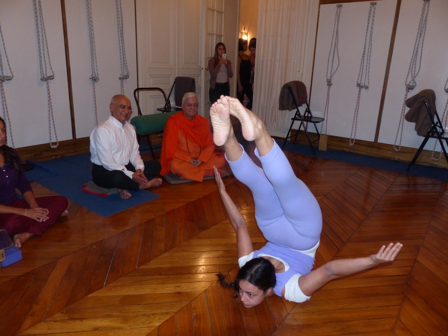 Meeting of H.H. Jagat Guru Amrta Sūryānanda Mahā Rājawith Guru Jī Srhrīcharan Faeq Biria - Centre de Yoga Iyengar de Paris - 2015, November, 26th