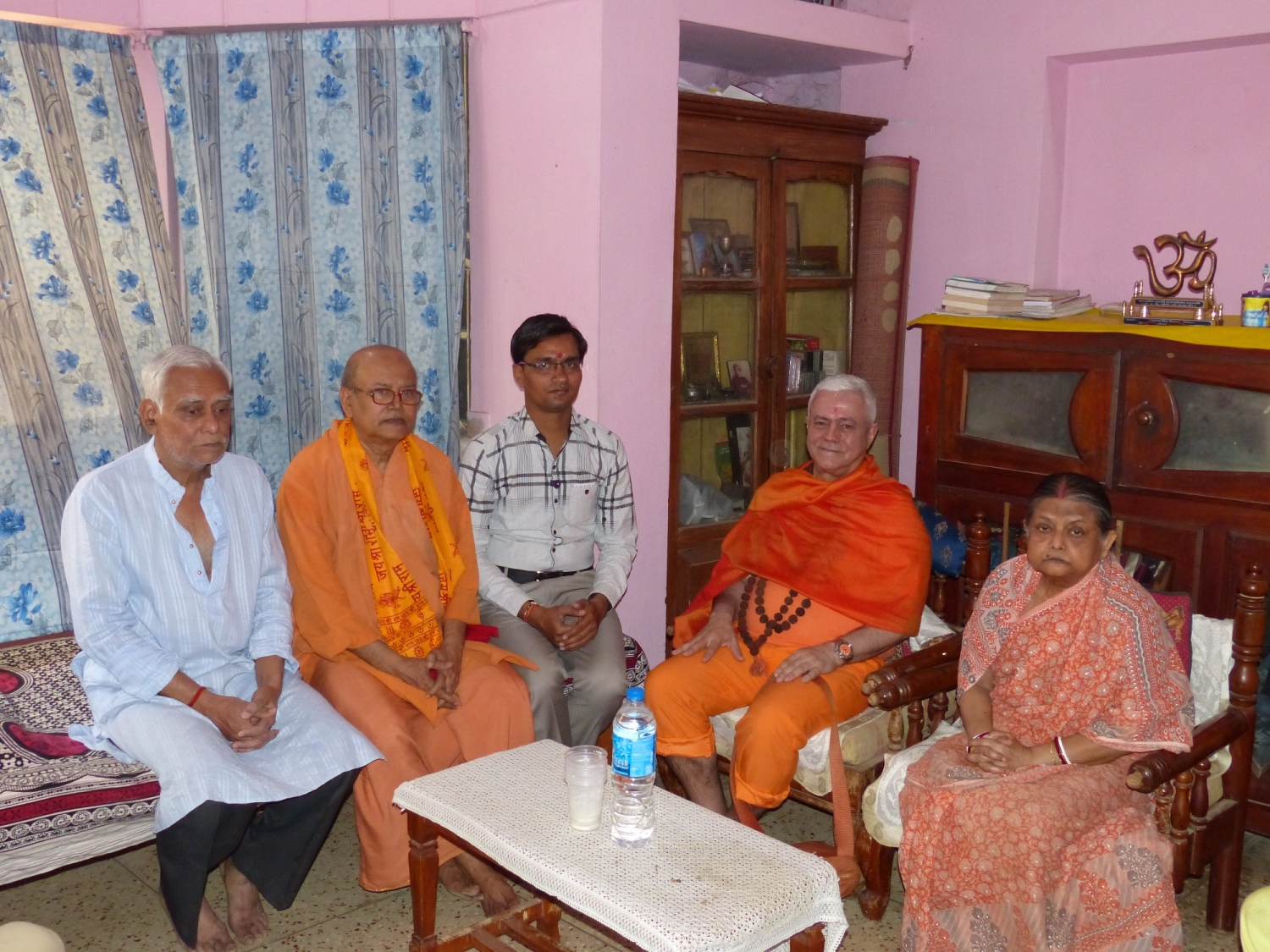 Meeting of H.H. Jagat Guru Amrta Sūryānanda Mahā Rāja with Svámin Malgalteertam - Dehogar, India - 2016, May