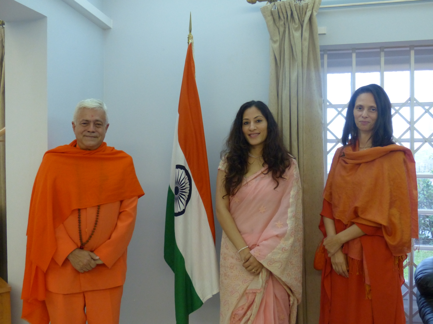 Visita de H.H. Jagat Guru Amrta Súryánanda Mahá Rája à Embaixada da Índia a convite da Embaixadora da Índia em Portugal Mrs. K. Nandini Singla - 2016, Outubro, 13